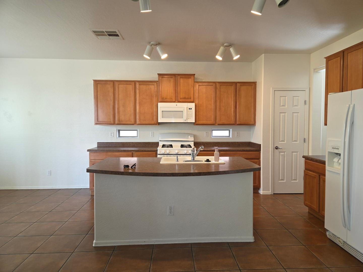 19950 East Reins Road Queen Creek, AZ 85142 - Photo 5 of 12 Photo #5