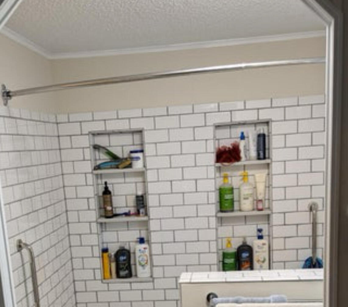 6554 Highway 441 Okeechobee, FL 34974 - Photo 12 of 22 a bathroom with a bathtub and shower