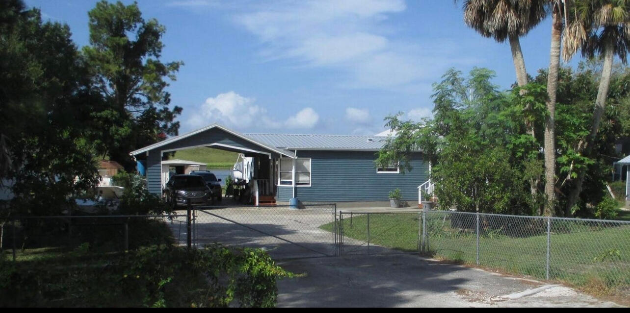 6554 Highway 441 Okeechobee, FL 34974 - Photo 18 of 22 a front view of a house with garden