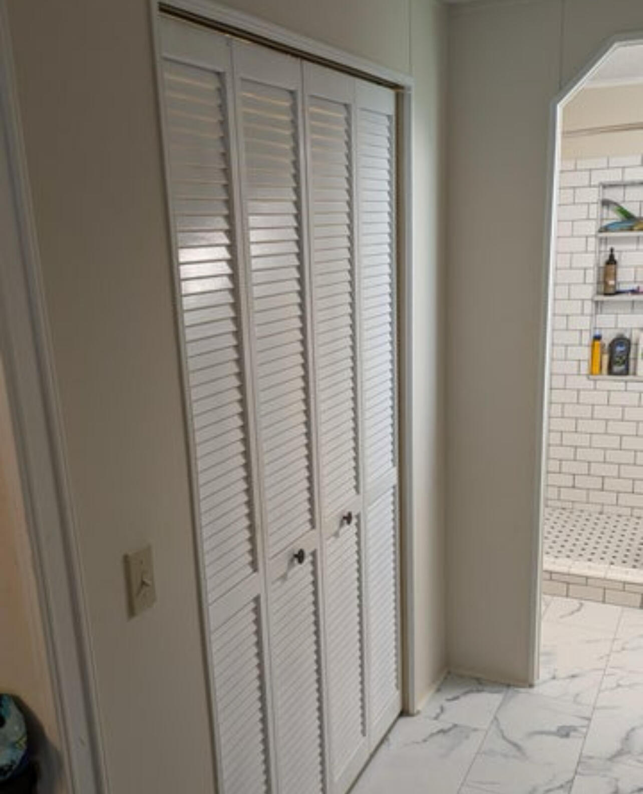 6554 Highway 441 Okeechobee, FL 34974 - Photo 19 of 22 a close up of a white wall