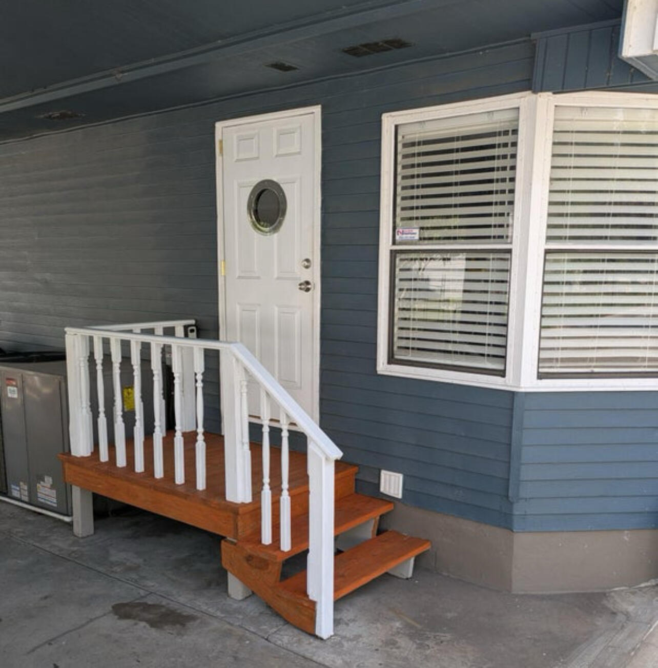 6554 Highway 441 Okeechobee, FL 34974 - Photo 5 of 22 a view of a house with a fence