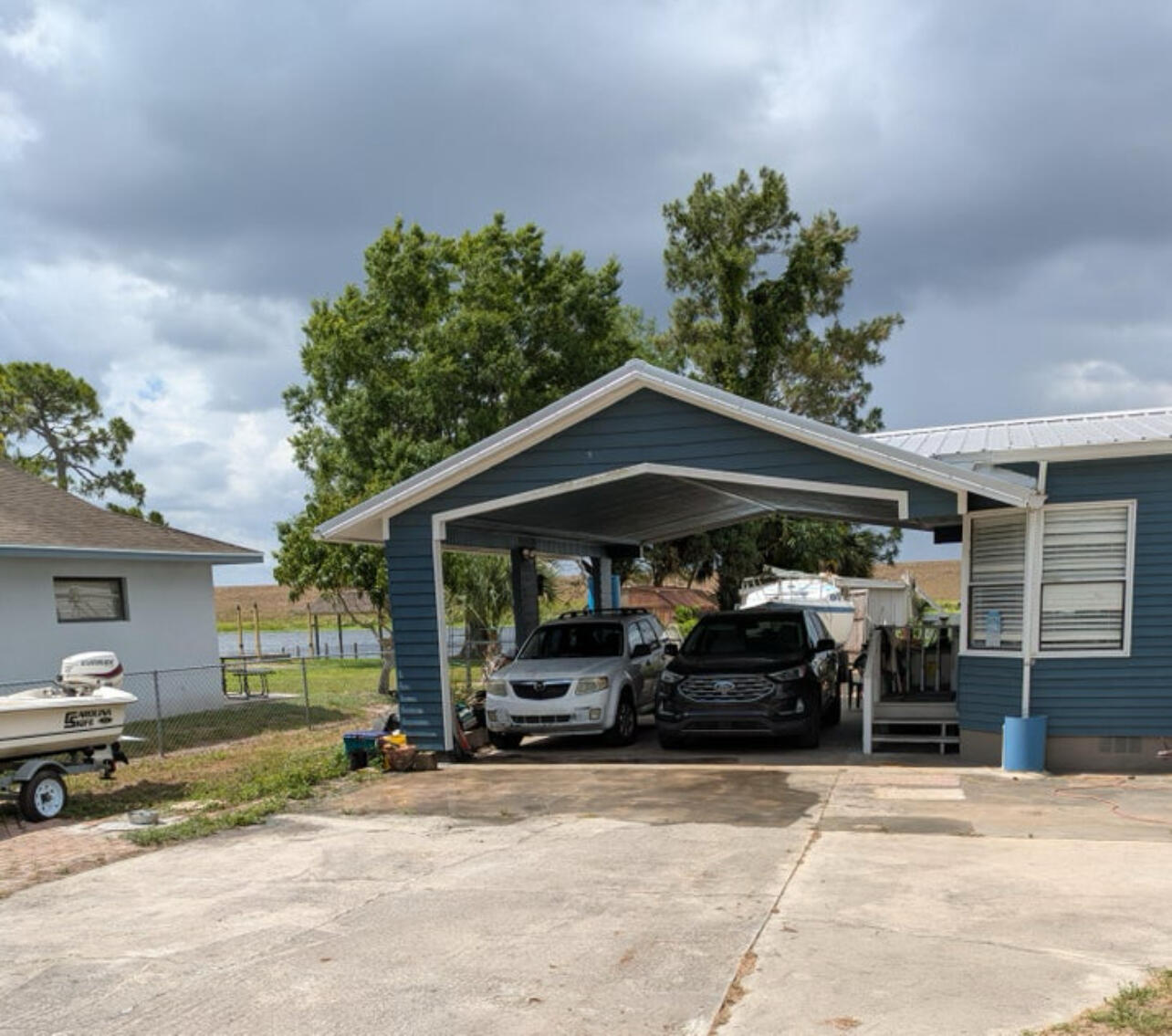 6554 Highway 441 Okeechobee, FL 34974 - Photo 6 of 22 a car parked in front of house