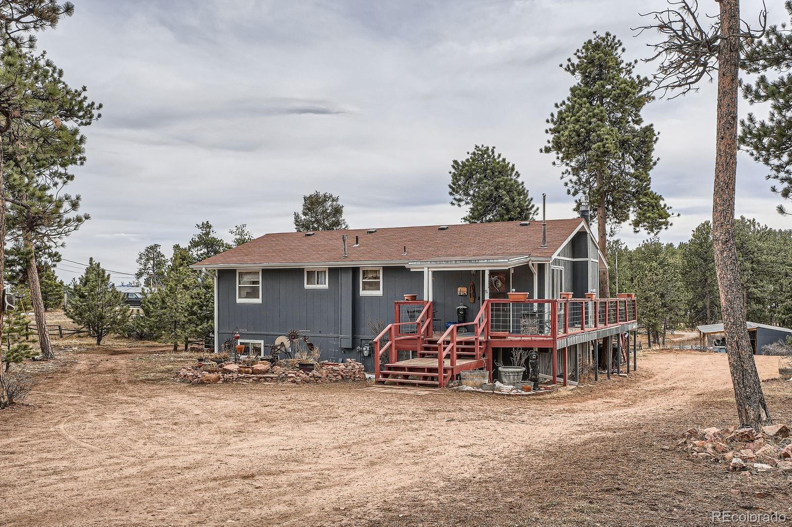 an outdoor space with lots of furniture and garden