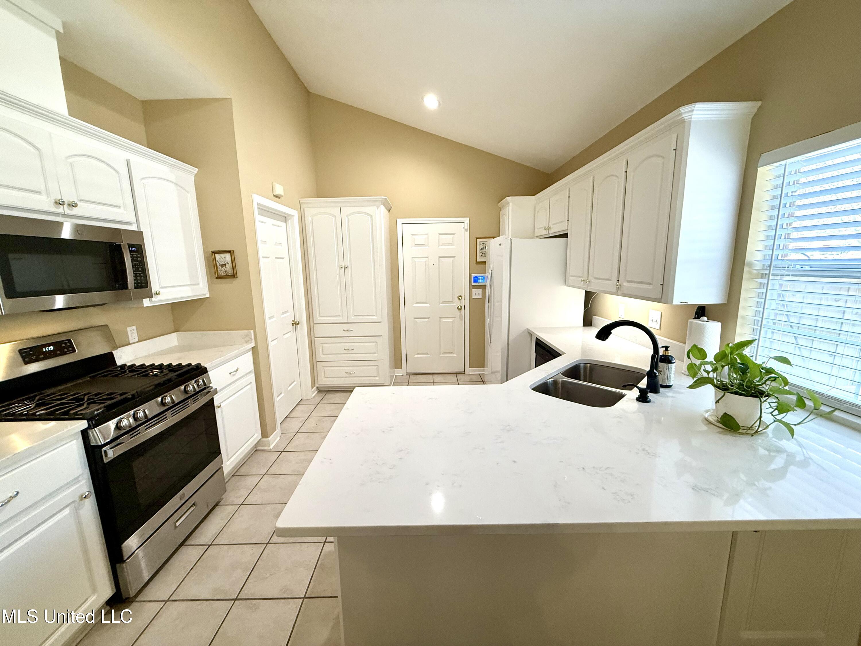 106 Cowles Creek Road Clinton, MS 39056 - Photo 6 of 44 Photo Feb 24 2026, 11 22 21 AM