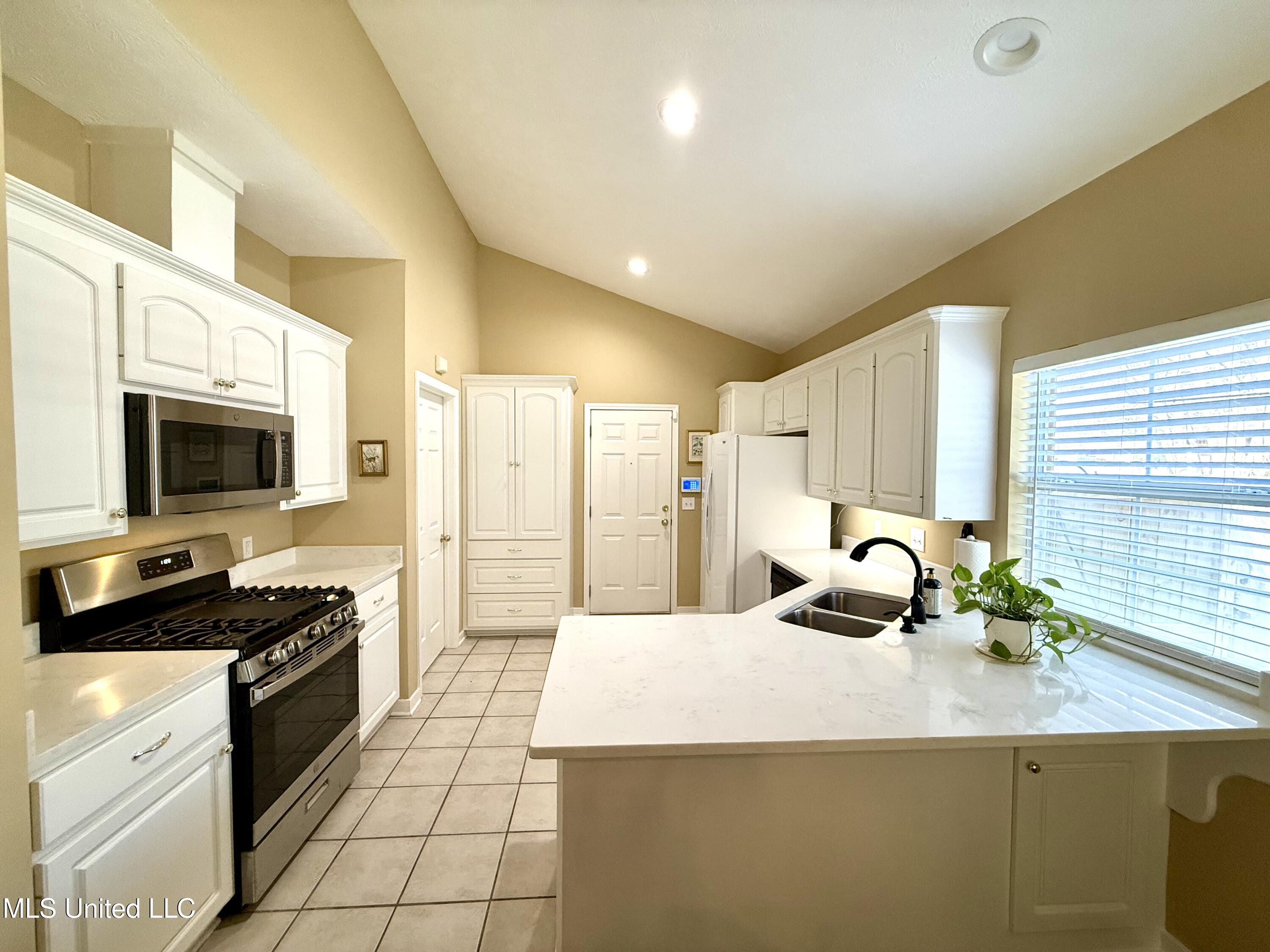 106 Cowles Creek Road Clinton, MS 39056 - Photo 8 of 44 Photo Feb 24 2026, 11 22 51 AM