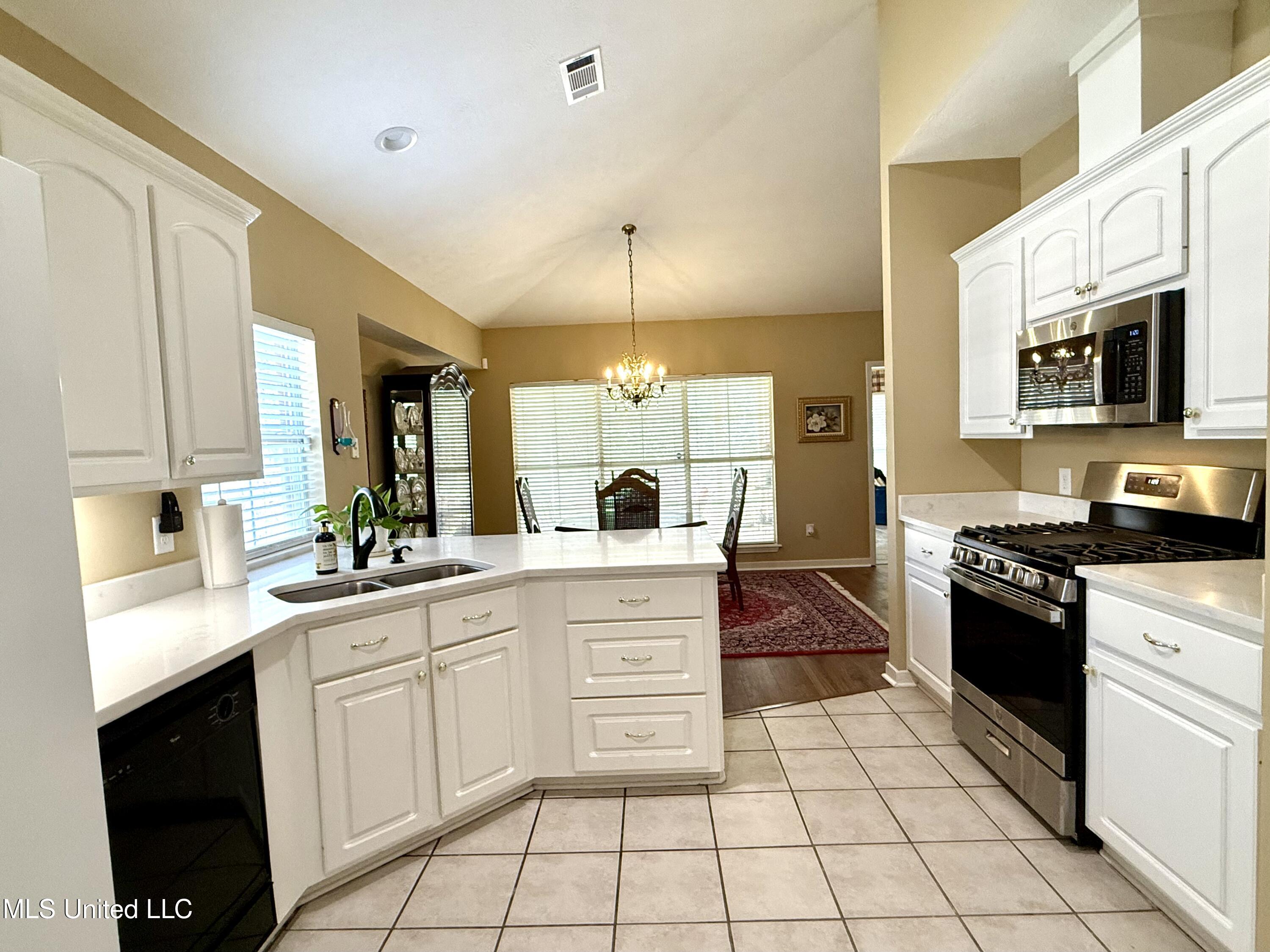 106 Cowles Creek Road Clinton, MS 39056 - Photo 10 of 44 Photo Feb 24 2026, 11 23 38 AM