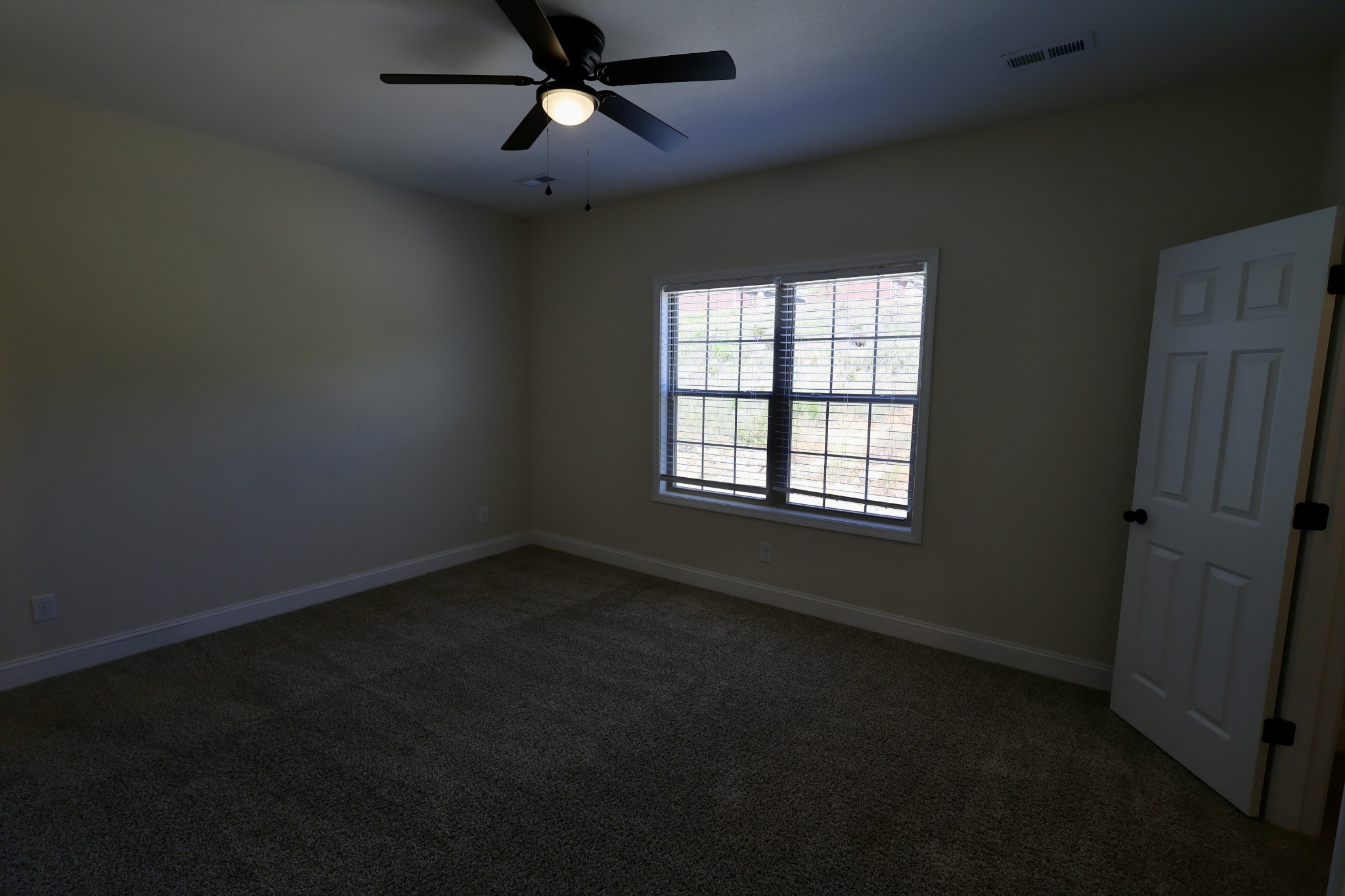 500 Peachers Mill Road, Unit B4 Clarksville, TN 37042 - Photo 12 of 26 a view of an empty room with a window
