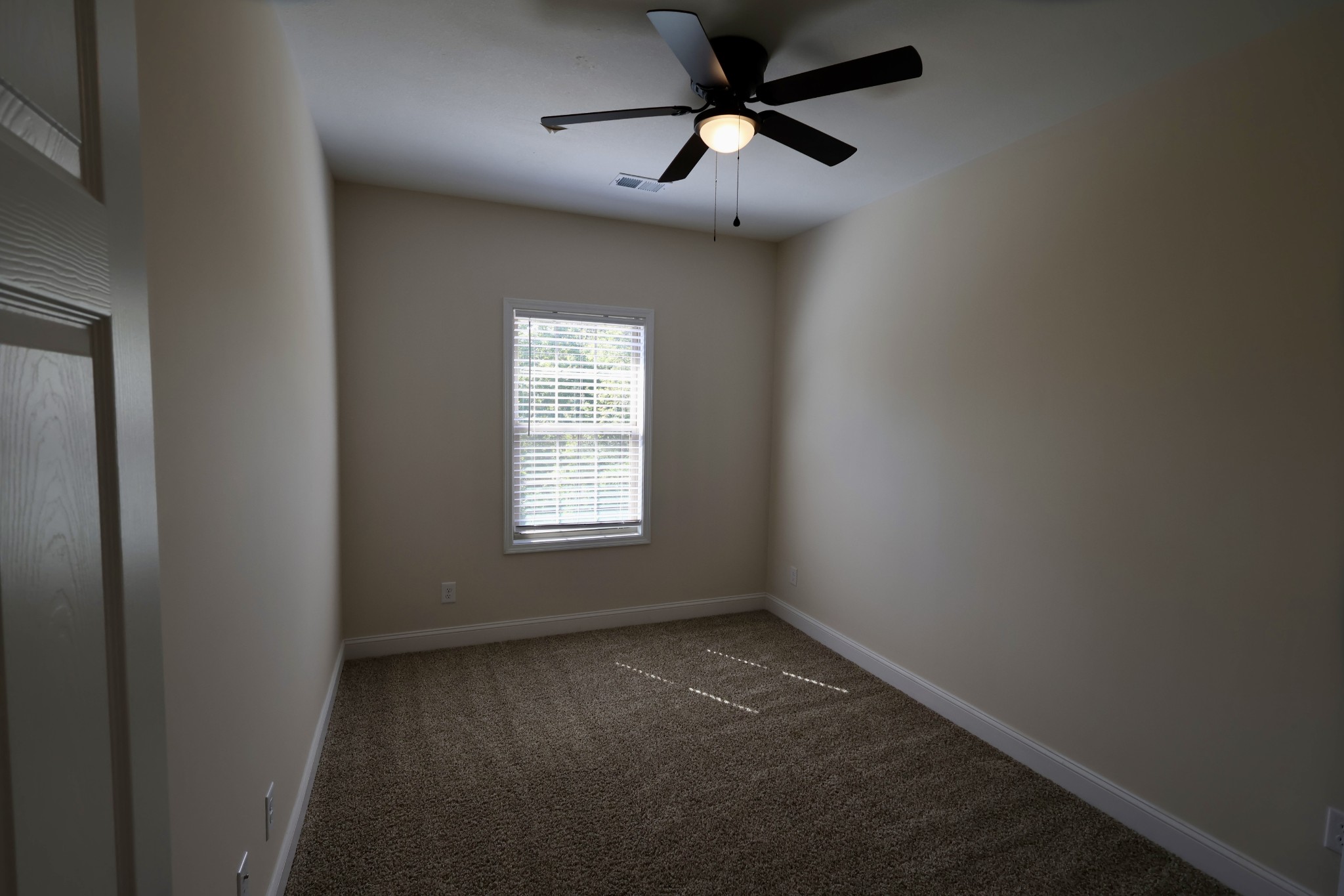 500 Peachers Mill Road, Unit B4 Clarksville, TN 37042 - Photo 18 of 26 a view of room with a ceiling fan and window