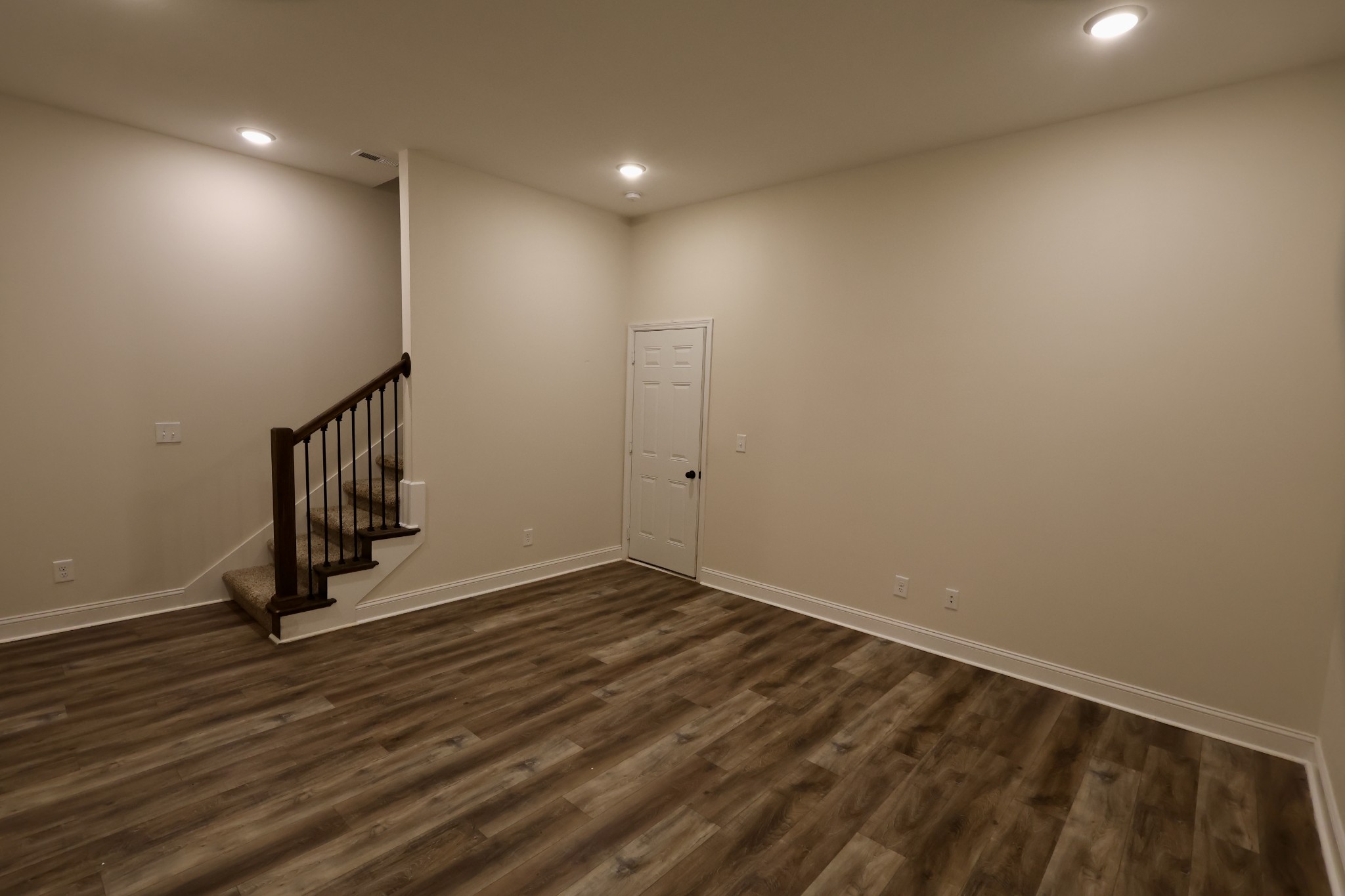 500 Peachers Mill Road, Unit B4 Clarksville, TN 37042 - Photo 22 of 26 a view of an empty room