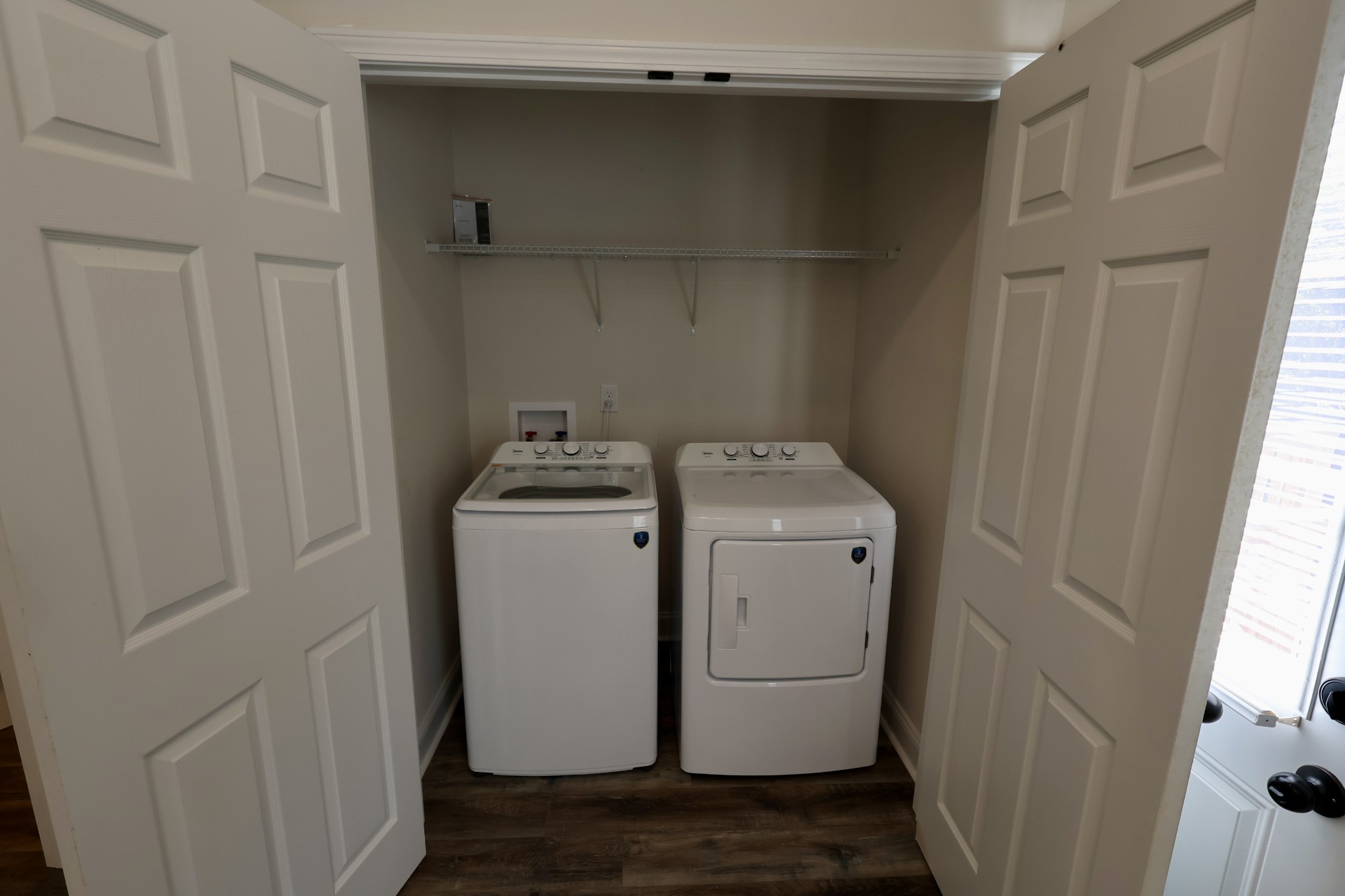 500 Peachers Mill Road, Unit B4 Clarksville, TN 37042 - Photo 8 of 26 a utility room with dryer and washer