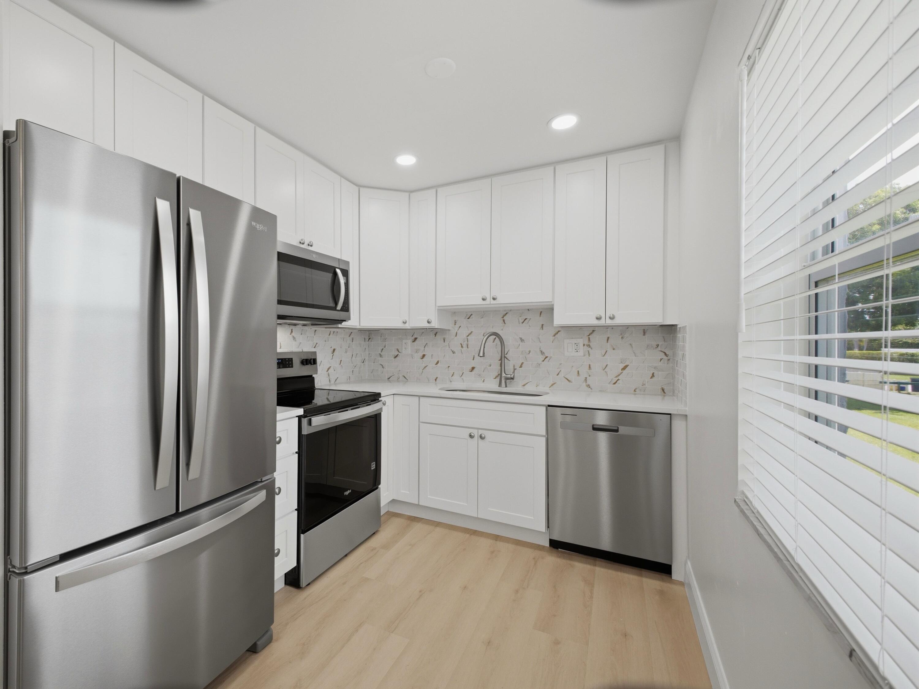 699 Flanders O Delray Beach, FL 33484 - Photo 2 of 39 Kitchen