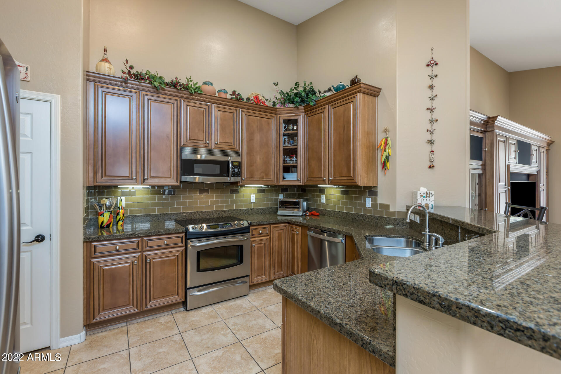 2323 West Beverly Rd. Phoenix, AZ 85041 - Photo 8 of 35 9) KITCHEN