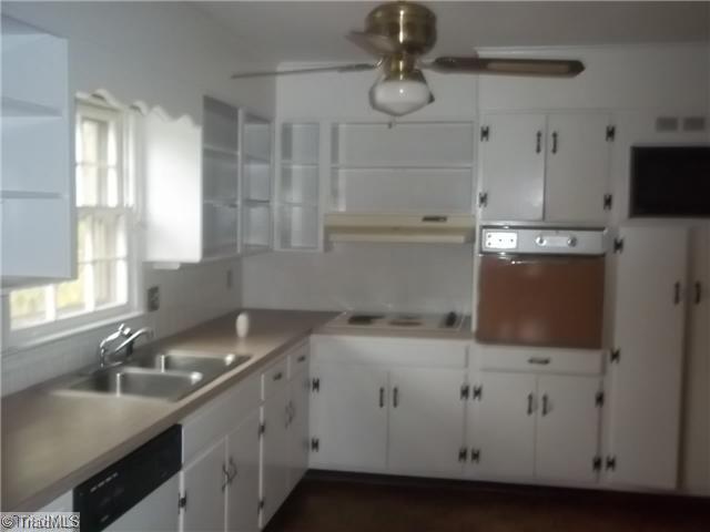1702 Fleming Road Greensboro, NC 27410 - Photo 12 of 16 Kitchen.