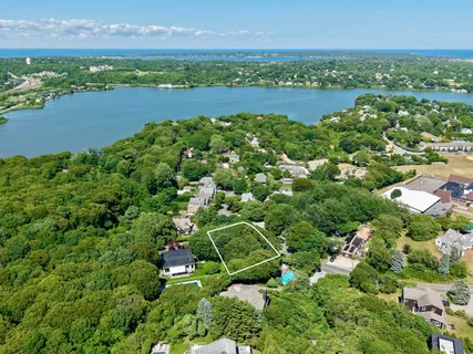$949,000 | 30 South Dewey Place, Montauk, NY 11954