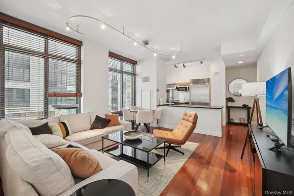 $657,500 | 25 City Place, Unit 4B, White Plains, NY 10601