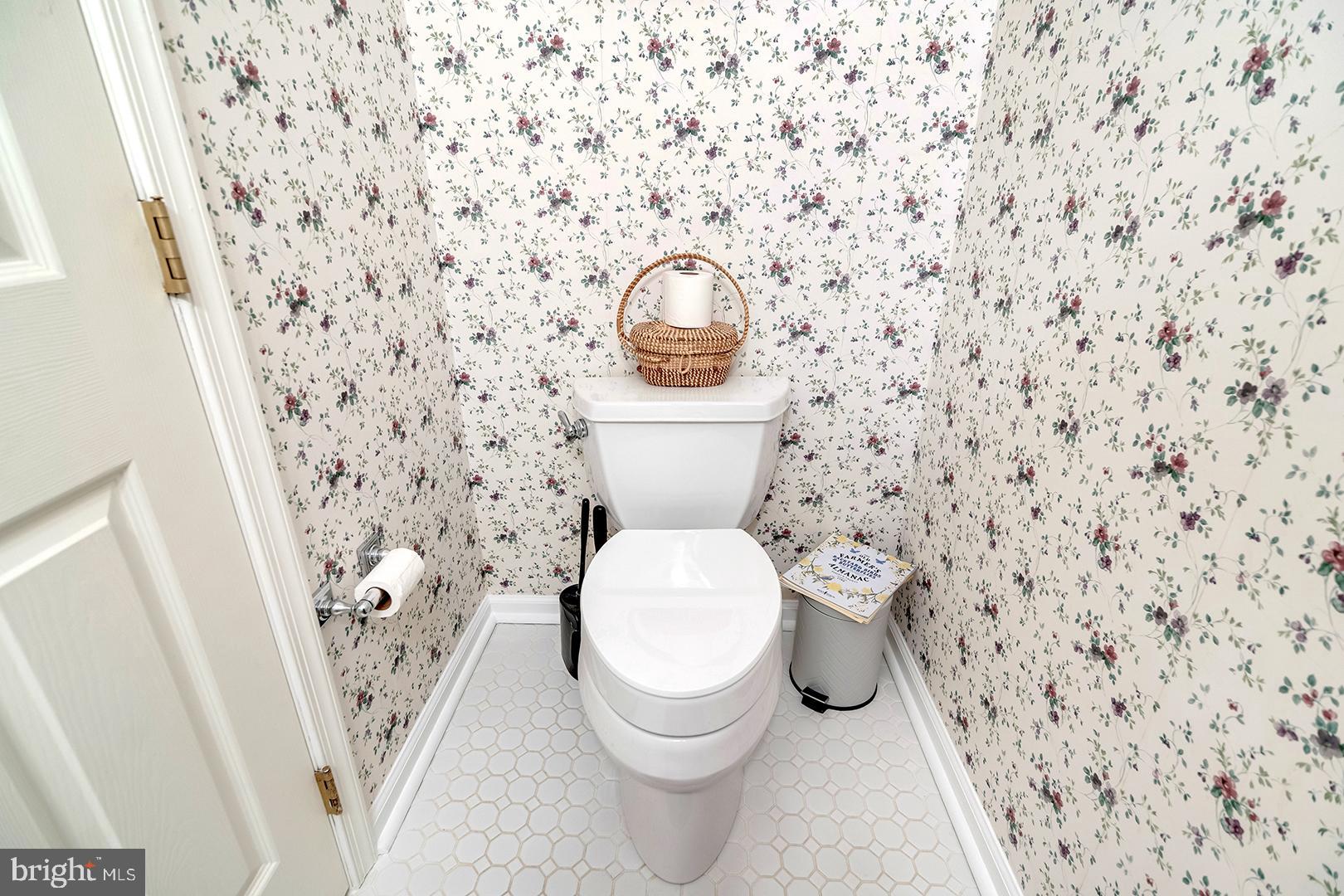 2 Michigan State Drive Newark, DE 19713 - Photo 22 of 65 a bathroom with a toilet and a shower curtain