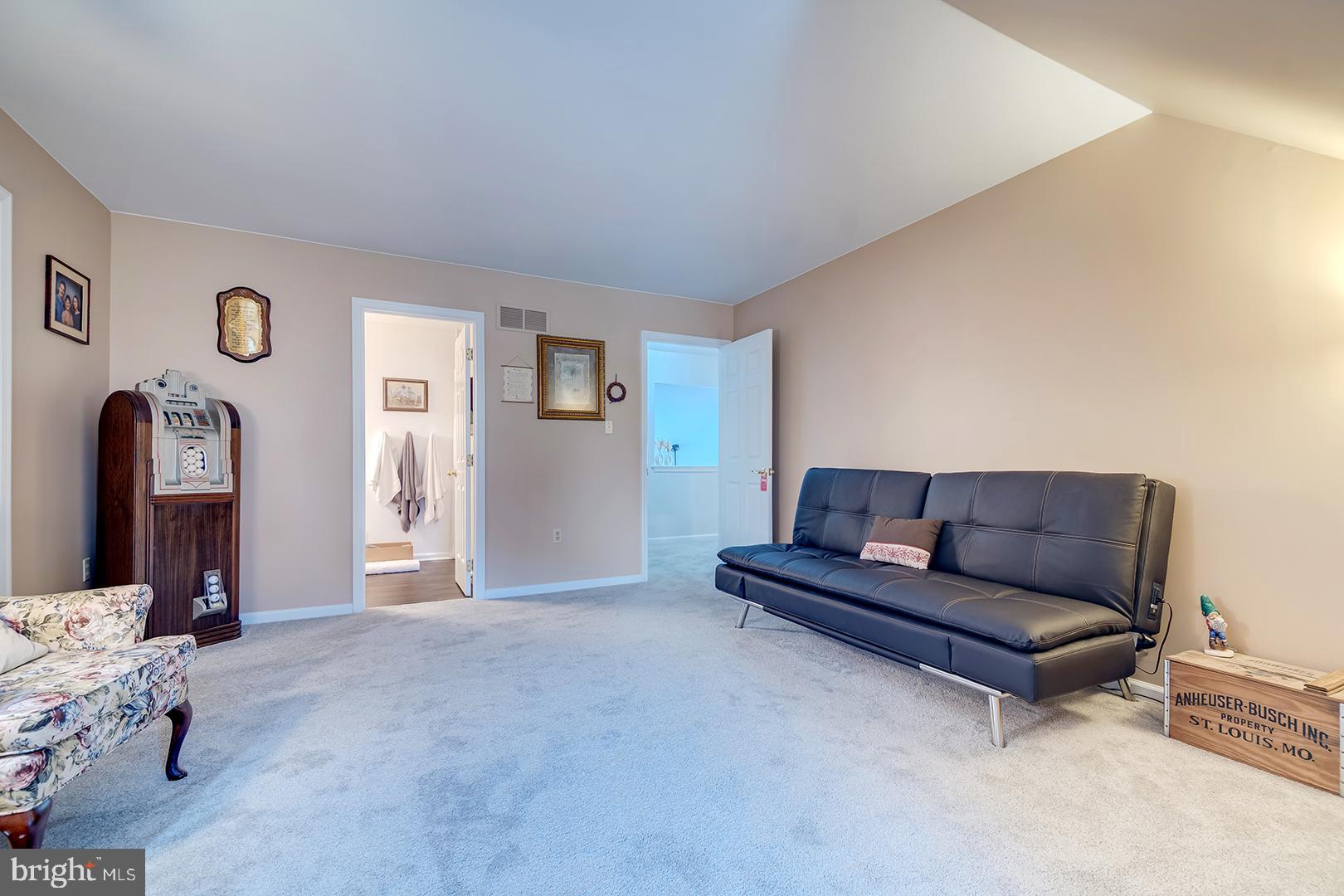 2 Michigan State Drive Newark, DE 19713 - Photo 35 of 65 a living room with furniture and a window