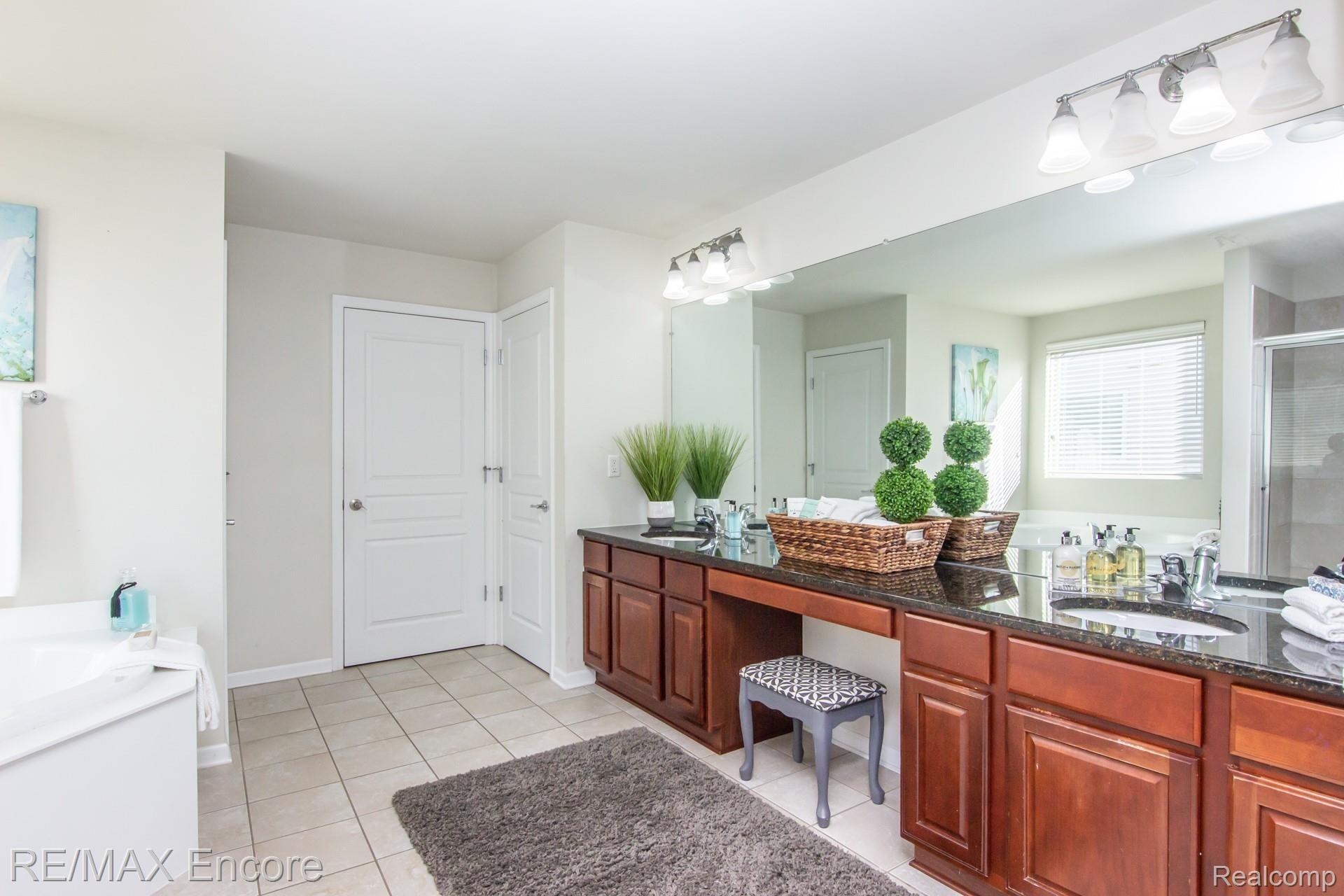 49776 Gracechurch Road Macomb, MI 48044 - Photo 25 of 40 Master Bath View 1