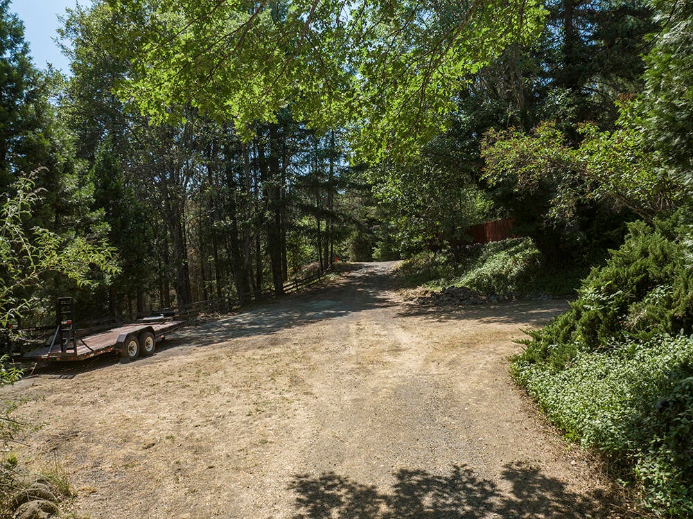 2756 Robertson Bridge Road Grants Pass, OR 97526 - Photo 37 of 46 33a