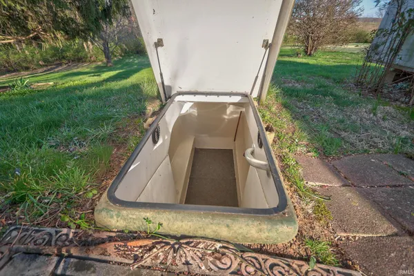 $289,000 | 2423 Luigs Road, Wadesville, IN 47638