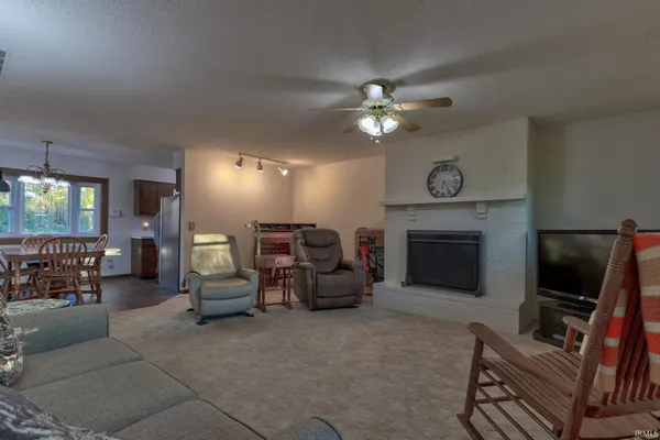 $289,000 | 2423 Luigs Road, Wadesville, IN 47638