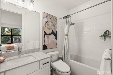 $5,200,000 | 10668 Southeast 32nd Street, Bellevue, WA 98004