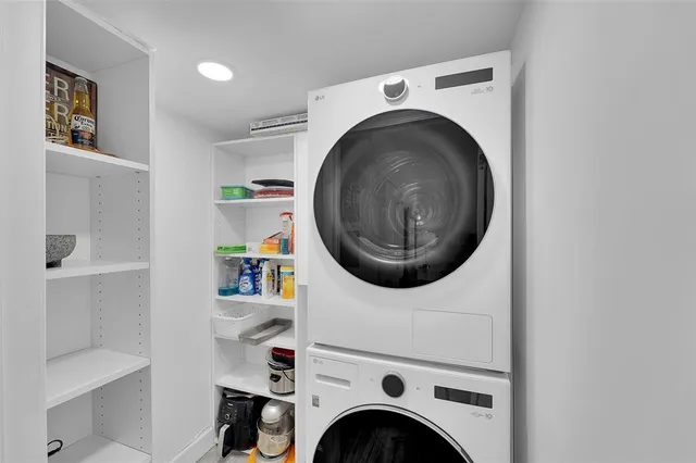 a close up view of a washer and dryer