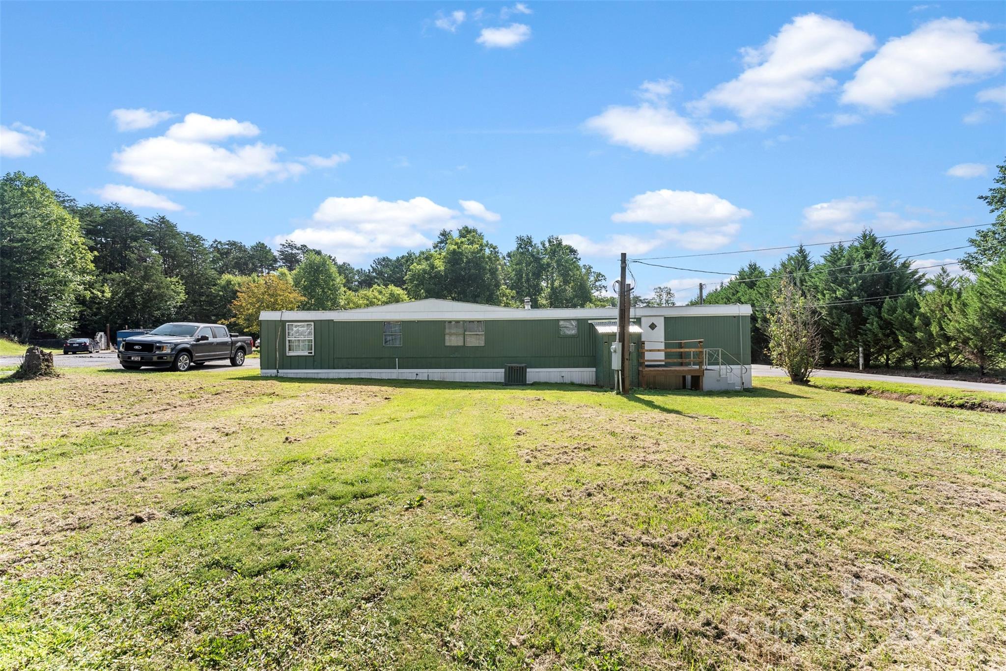 1148 Wagon Wheel Road Hickory, NC 28602 - Photo 18 of 35 a swimming pool with a yard