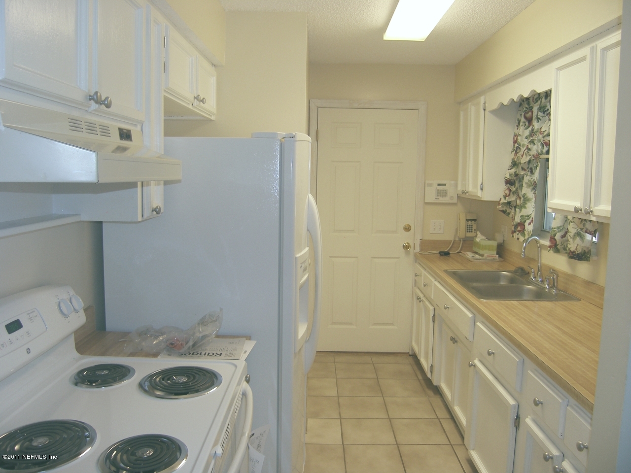 2211 Mareeba Road East Jacksonville, FL 32246 - Photo 3 of 10 Kitchen