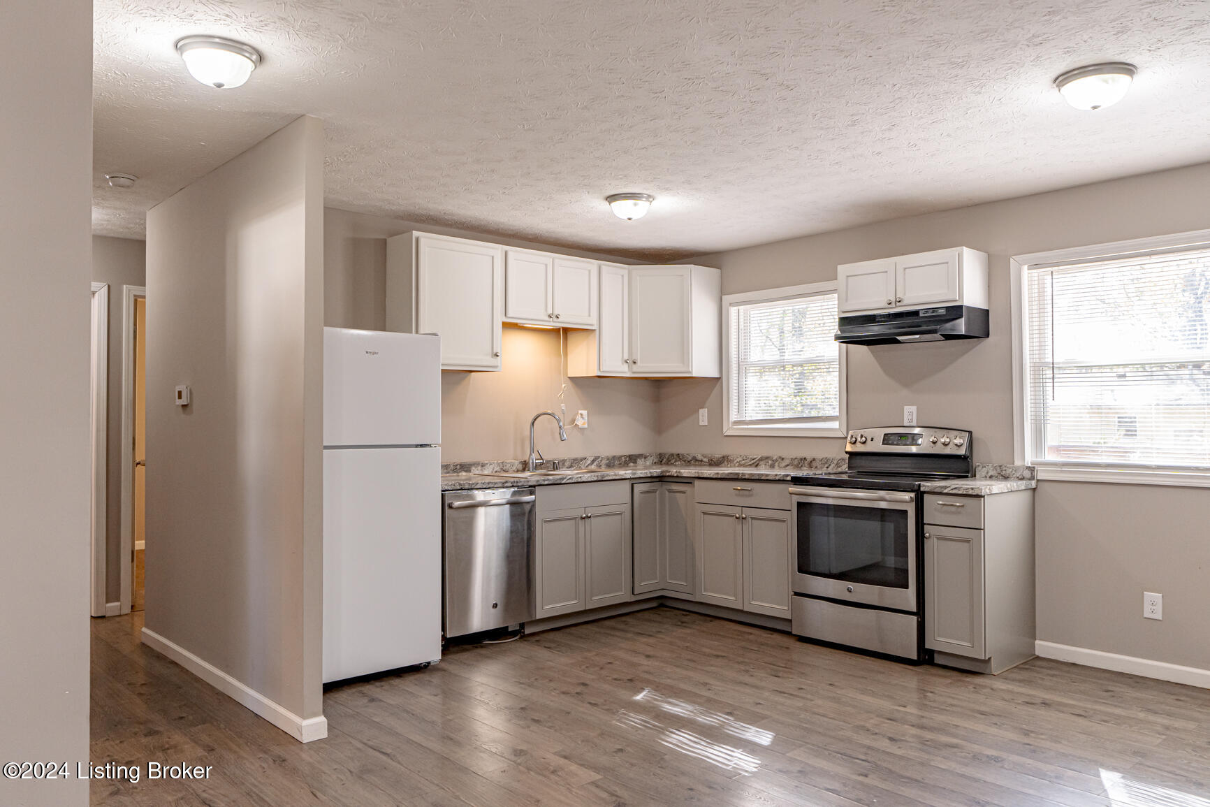 5010 Red Fern Road Louisville, KY 40218 - Photo 7 of 23 Kitchen