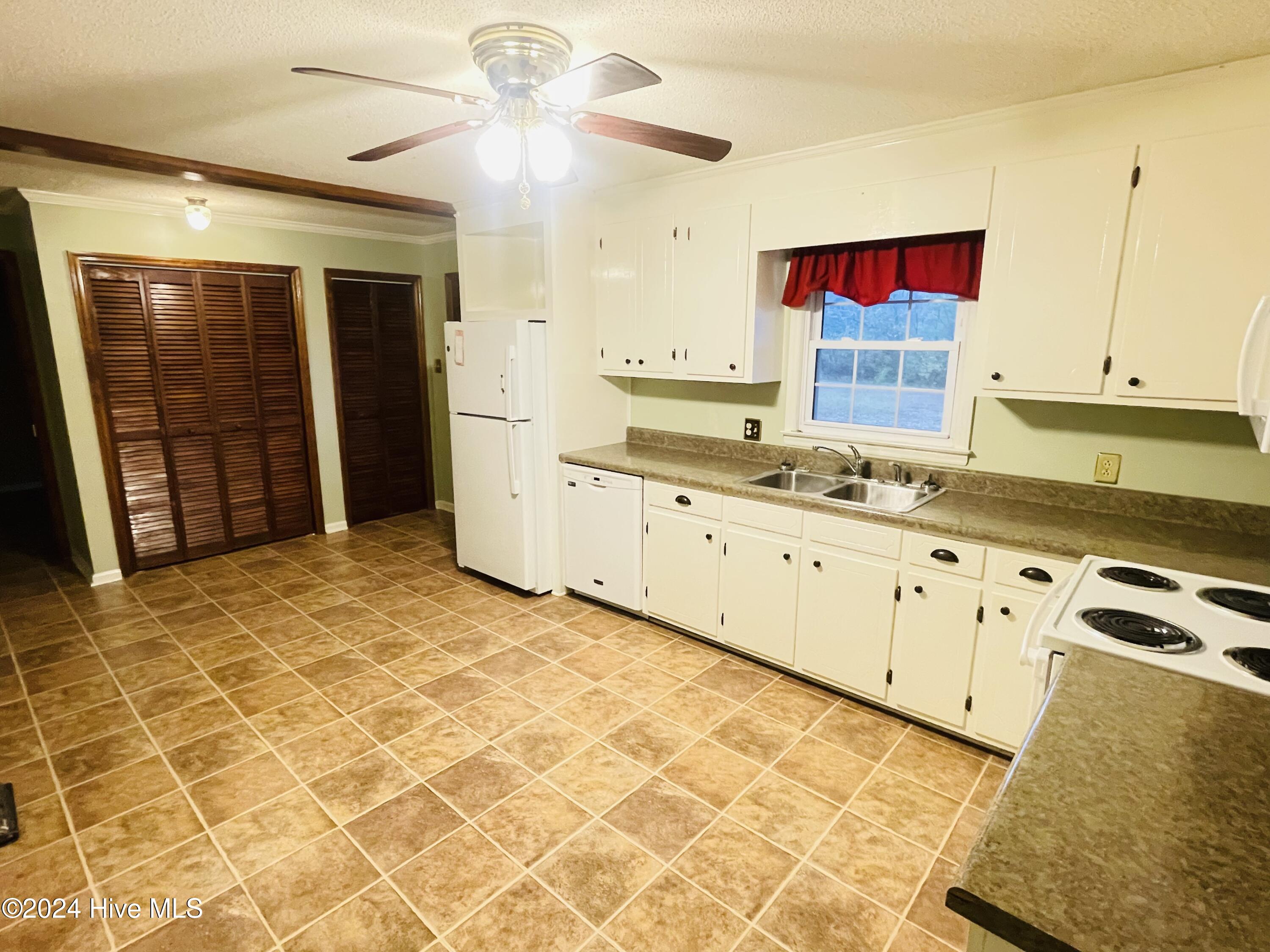 1029 Beautancus Road Mount Olive, NC 28365 - Photo 20 of 33 IMG_E8254