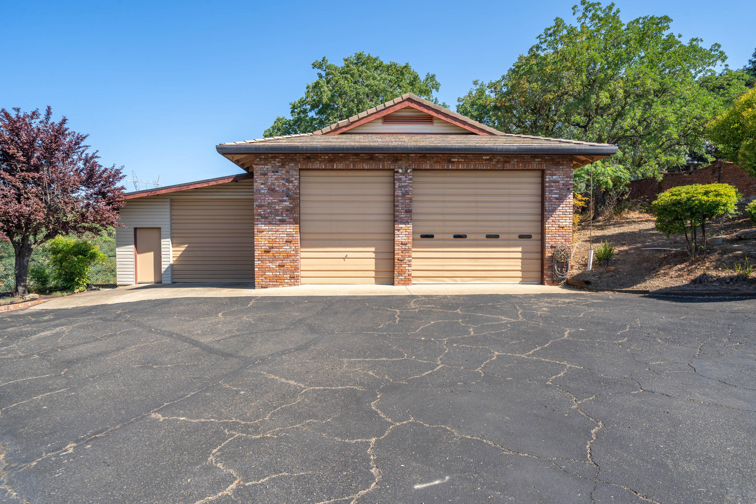 910 River Bend Road Redding, CA 96003 - Photo 12 of 92 a front view of a house with a yard and garage