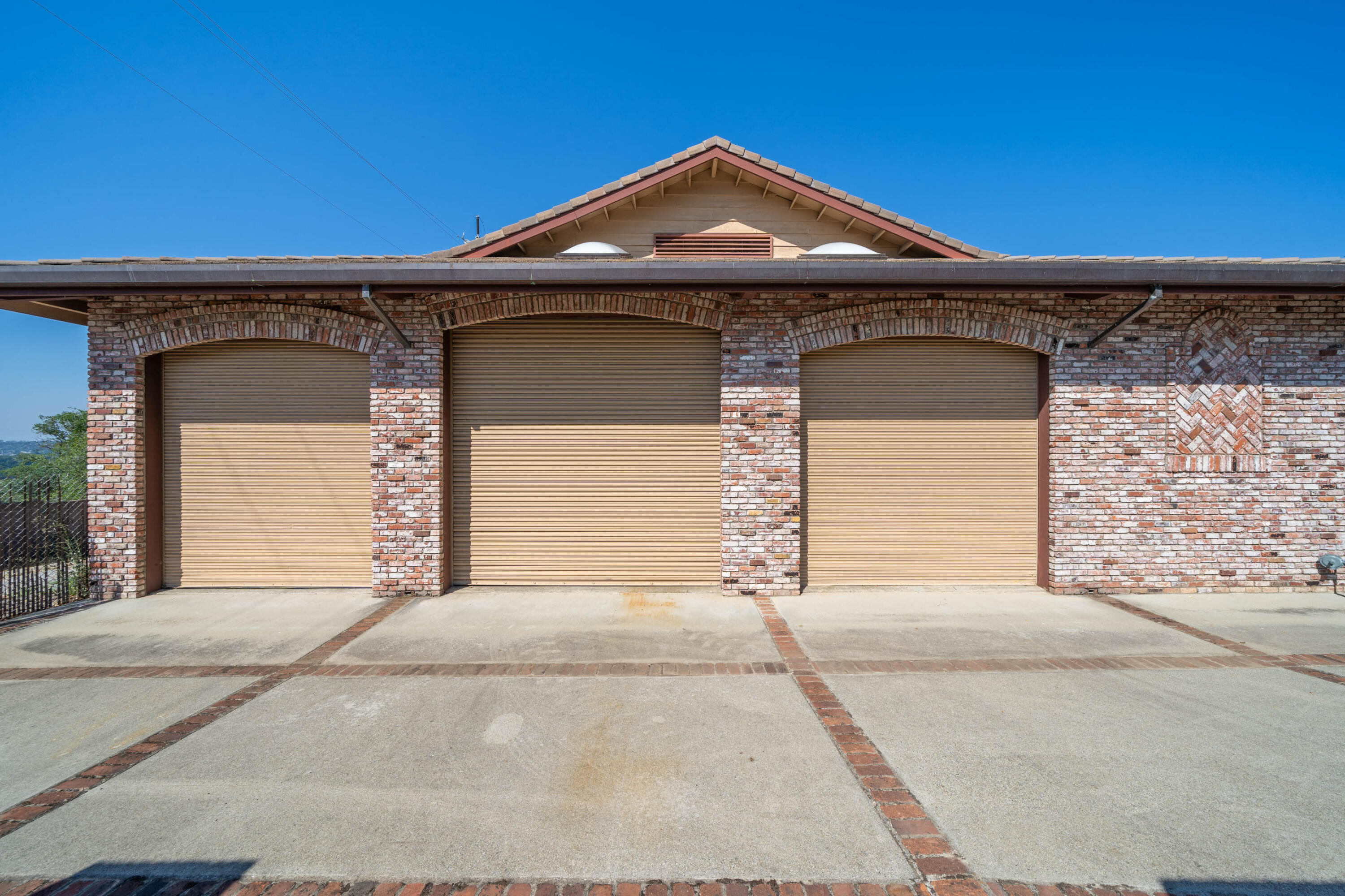 910 River Bend Road Redding, CA 96003 - Photo 13 of 92 a front view of a house with a garage