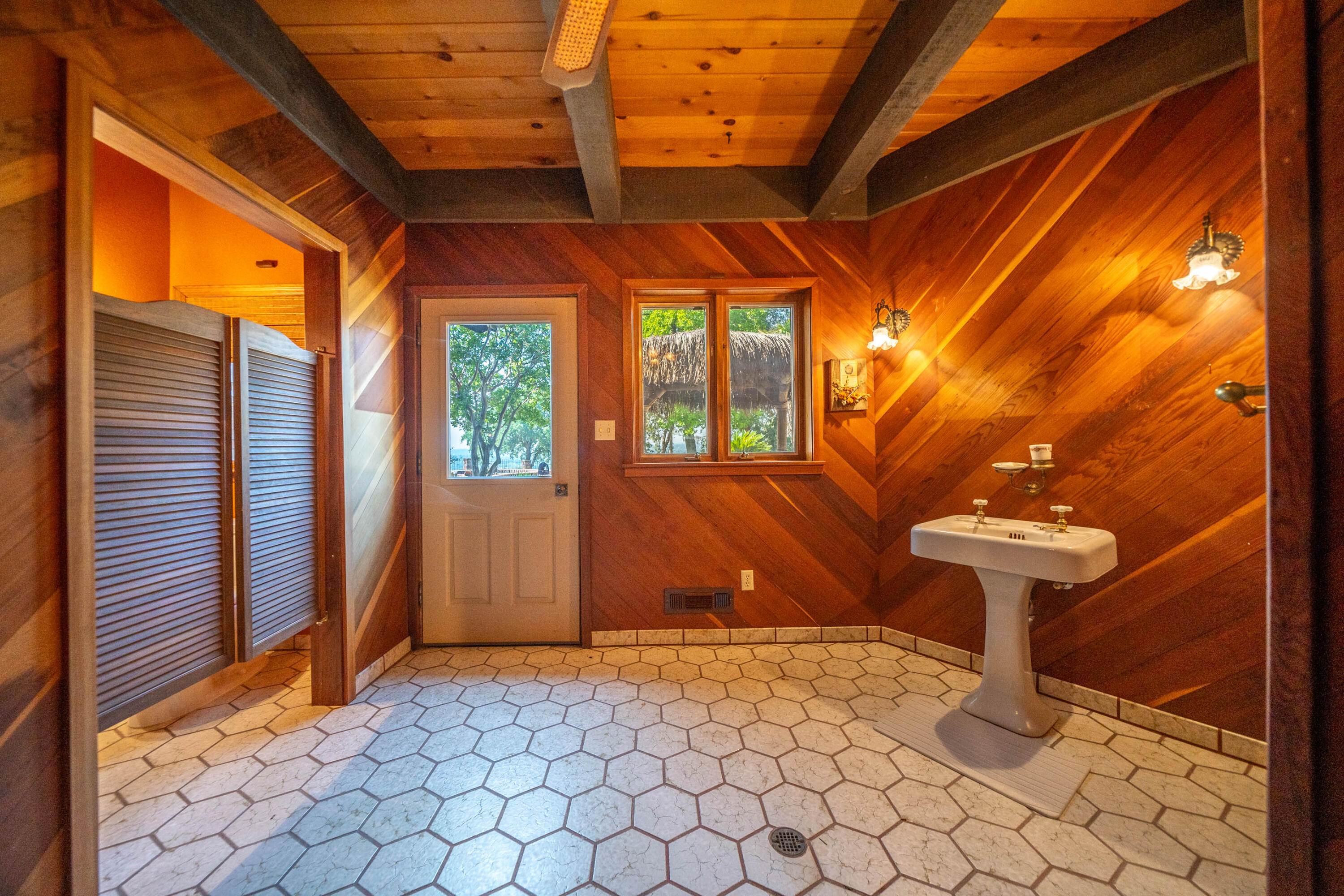 910 River Bend Road Redding, CA 96003 - Photo 61 of 92 Interior-11