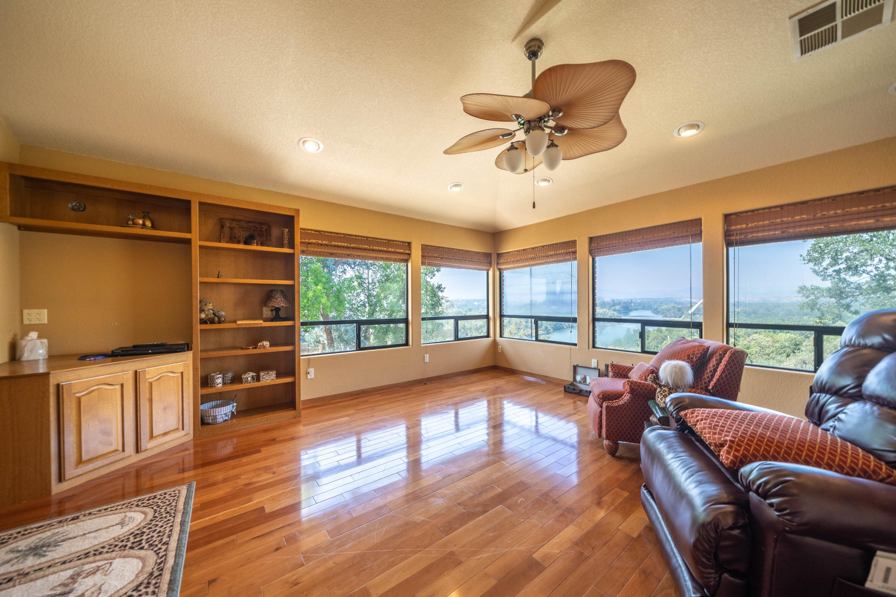 910 River Bend Road Redding, CA 96003 - Photo 73 of 92 Interior-23