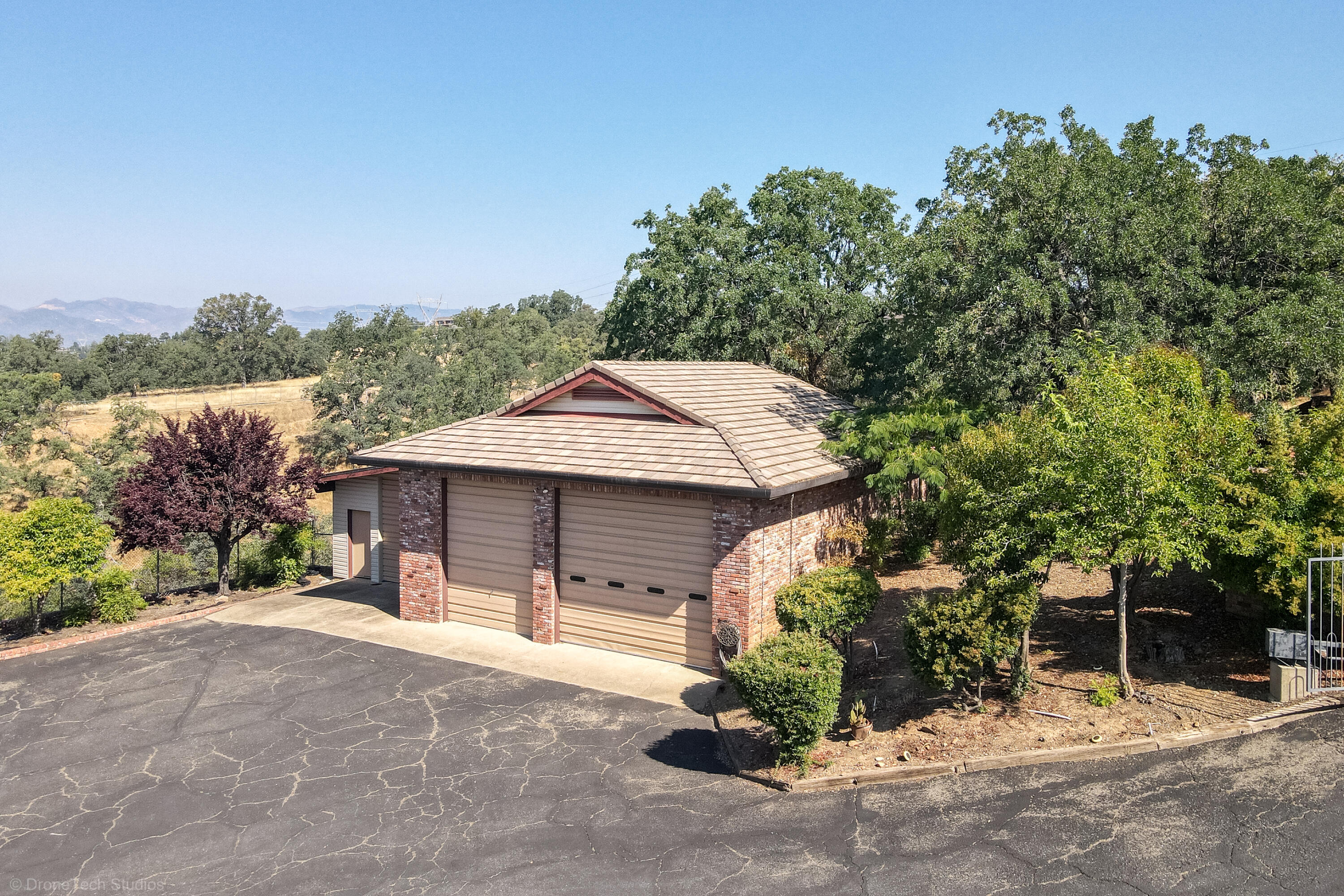 910 River Bend Road Redding, CA 96003 - Photo 88 of 92 a front view of a house with a yard