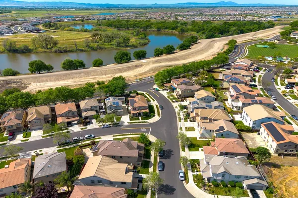 $644,999 | 329 Emory Oak Place, Lathrop, CA 95330