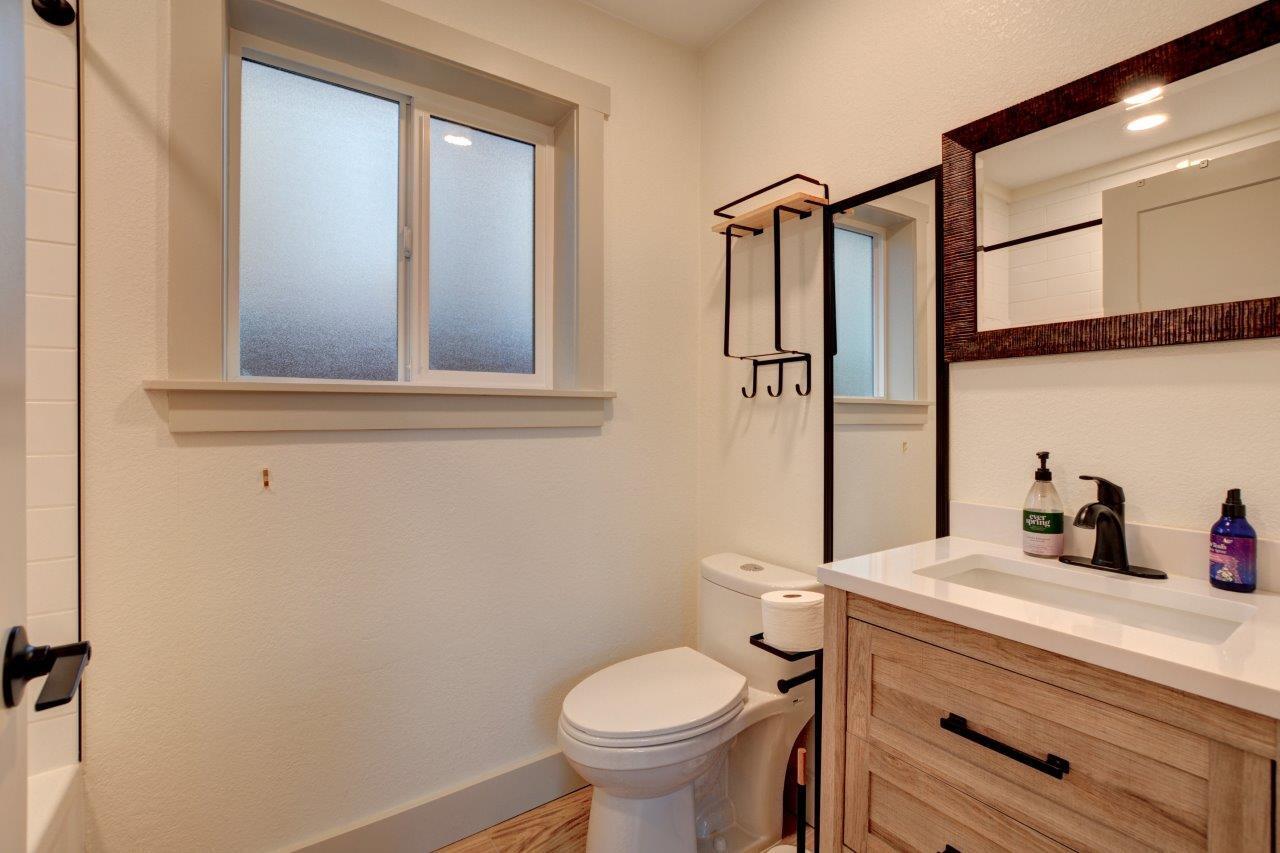 534 Laurel Street Central Point, OR 97502 - Photo 28 of 30 DSC_7693_4_5Interior Custom Settings