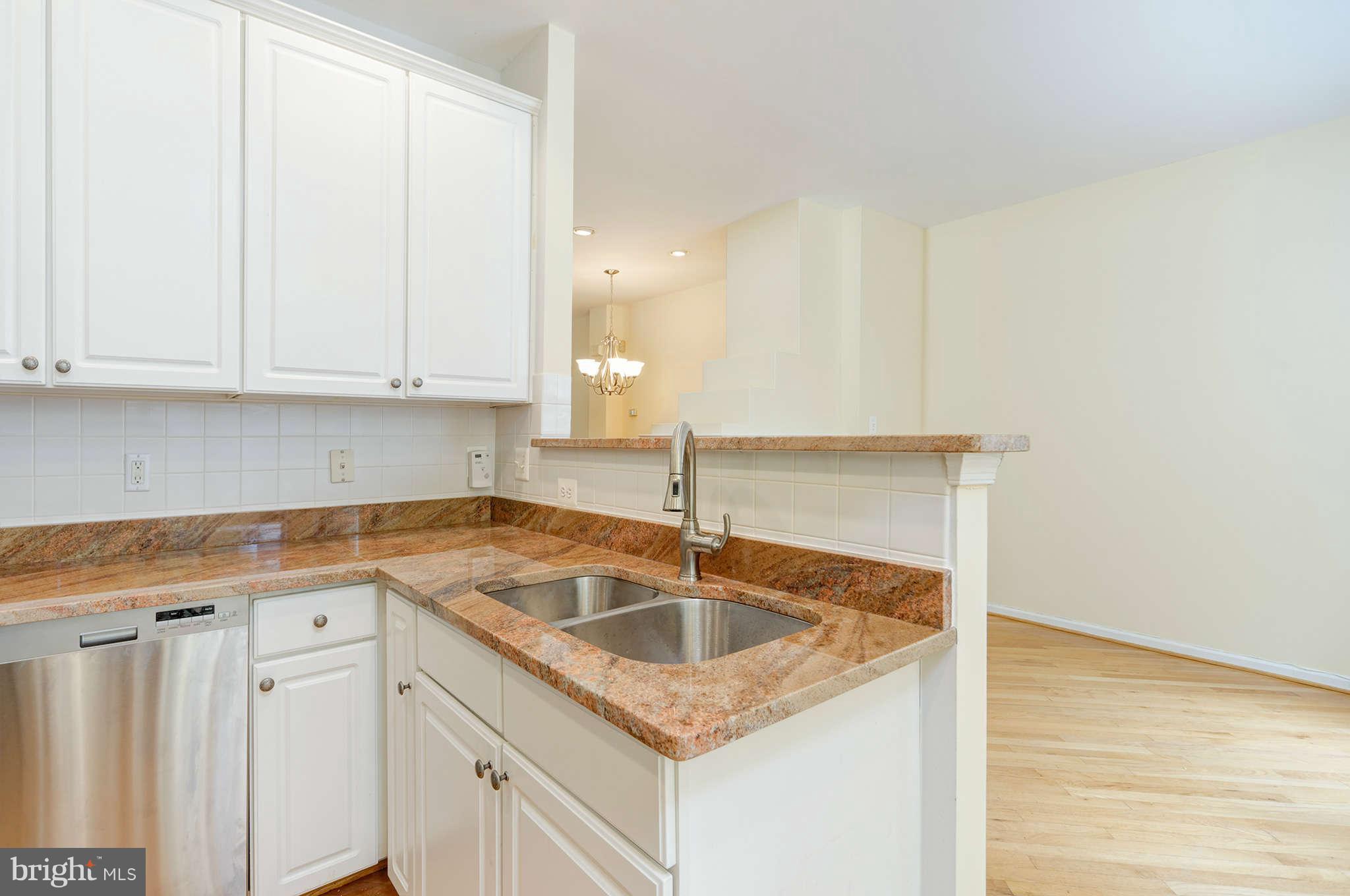 1262 Wild Hawthorn Way Reston, VA 20194 - Photo 3 of 19 Kitchen