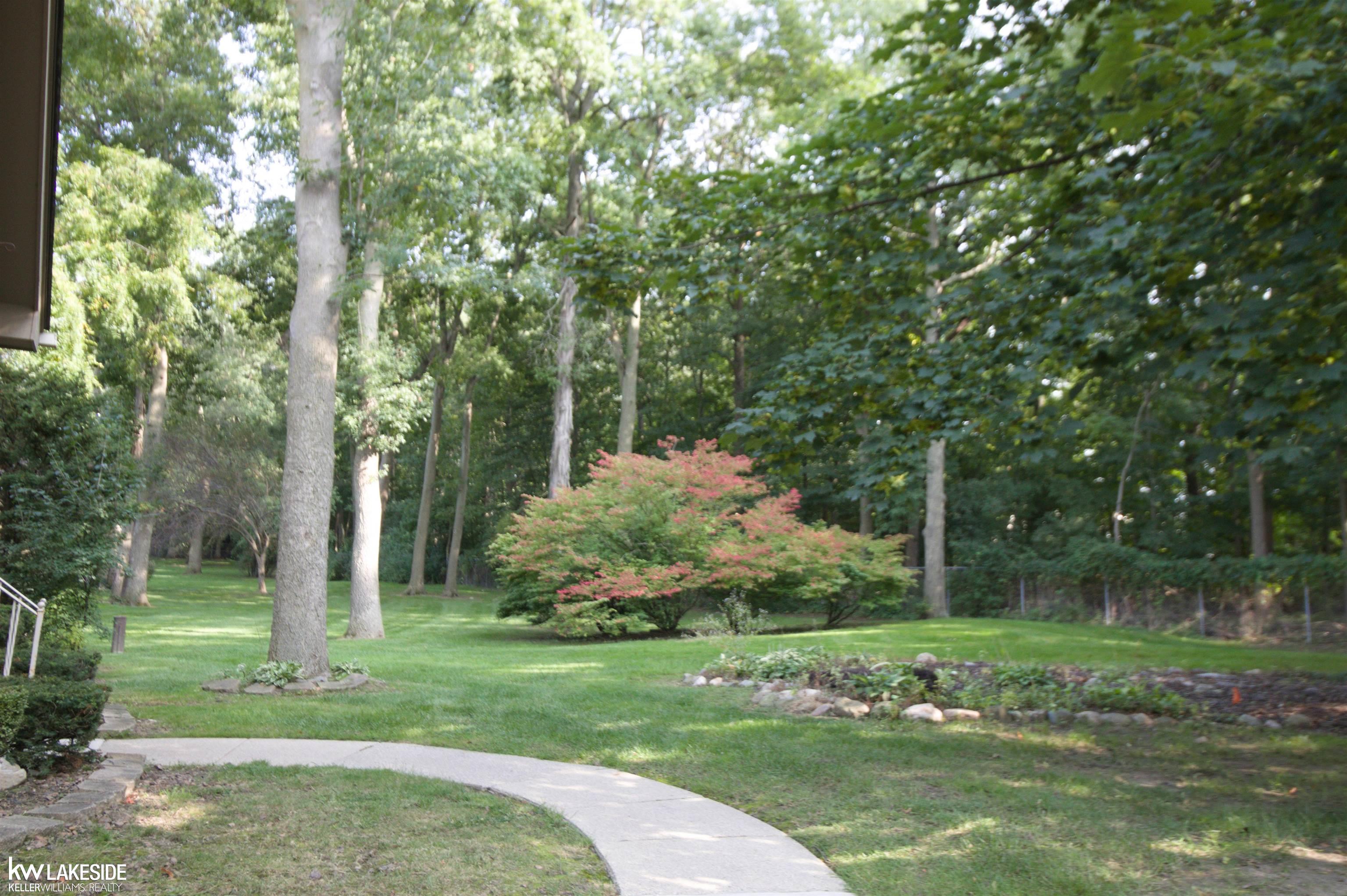 889 Lafayette Court Rochester, MI 48307 - Photo 25 of 27 50123340-24.JPG