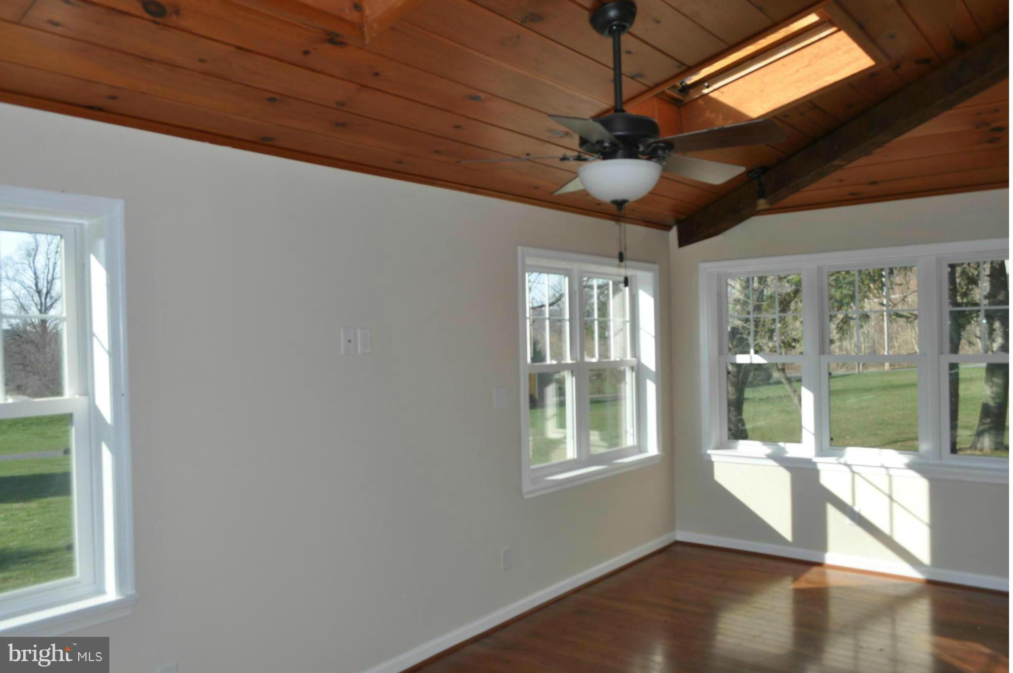 4149 Garfield Road Smithsburg, MD 21783 - Photo 15 of 30 Living Room