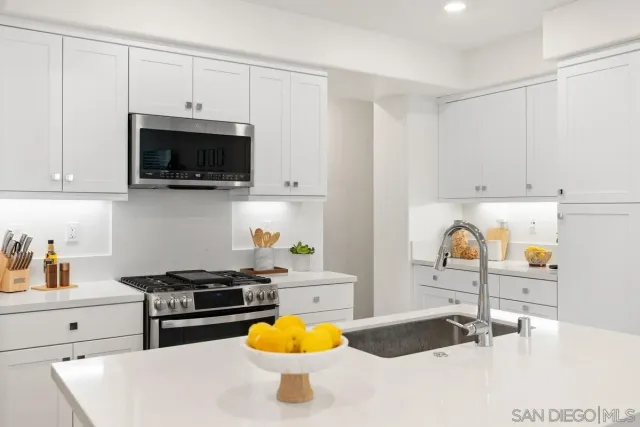 $725,000 | 1400 Lasso Way, Unit 203, Rancho Mission Viejo, CA 92694