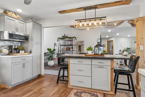 $1,100,000 | 961 Whispering Lane, Hazel Green, WI 53811