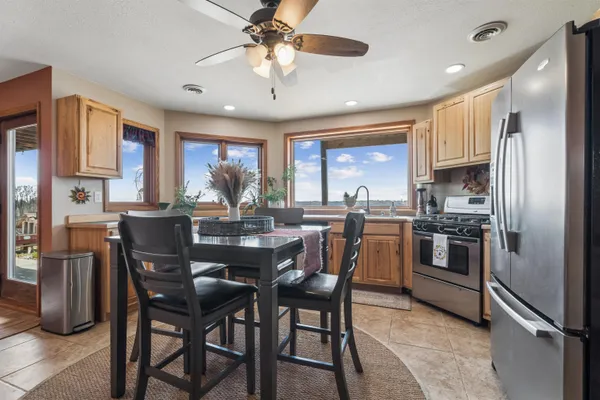 $1,100,000 | 961 Whispering Lane, Hazel Green, WI 53811