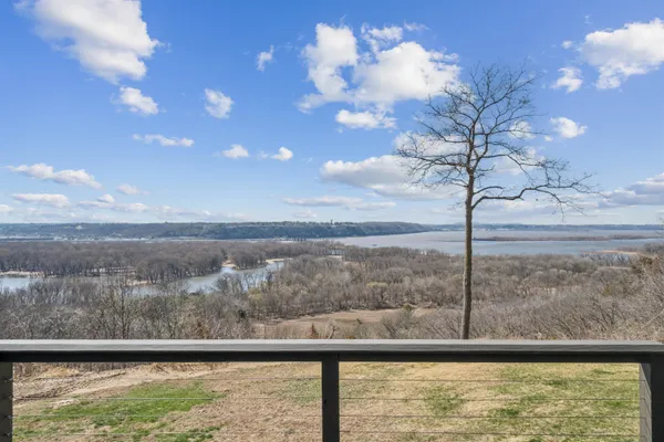 $1,100,000 | 961 Whispering Lane, Hazel Green, WI 53811