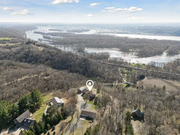 $1,100,000 | 961 Whispering Lane, Hazel Green, WI 53811