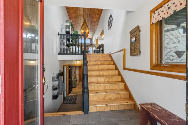 $1,100,000 | 961 Whispering Lane, Hazel Green, WI 53811