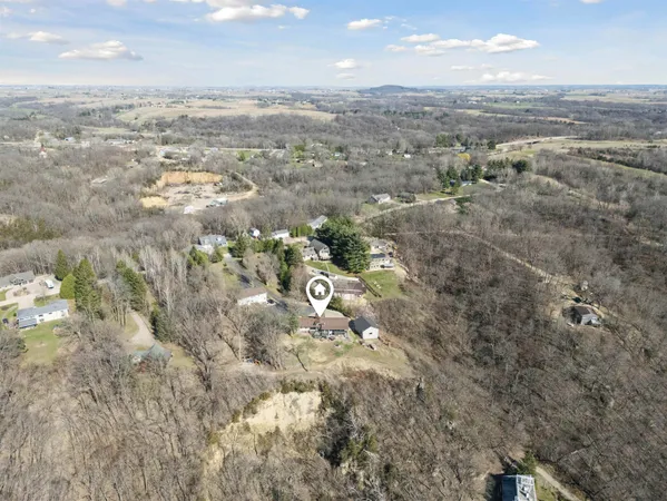$1,100,000 | 961 Whispering Lane, Hazel Green, WI 53811