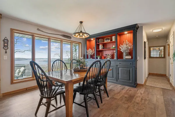 $1,100,000 | 961 Whispering Lane, Hazel Green, WI 53811