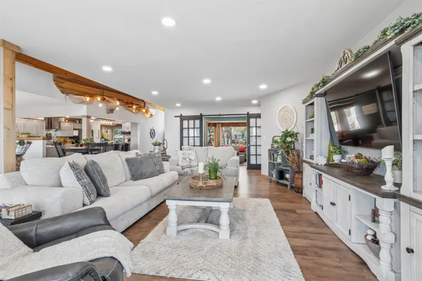 $1,100,000 | 961 Whispering Lane, Hazel Green, WI 53811